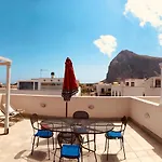 Il Pomodoro Σαν Βίτο λο Κάπο